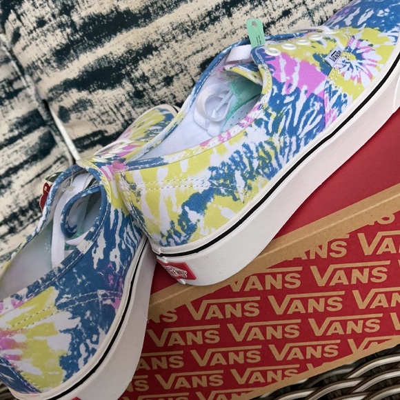 Vans Tie-Dye Canvas Low-Top Sneakers in Blue, Pink, Yellow - Picture 15 of 16